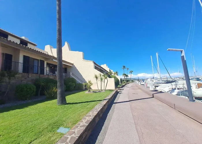 Brigantine112 - Appt 4 Pers Climatise Vue Avec Acces Direct Au Port, Proche De St Tropez Et Ses Plages Apartament *