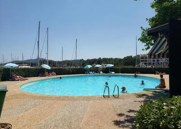 Brigantine112 - Appt 4 Pers Climatise Vue Avec Acces Direct Au Port, Proche De St Tropez Et Ses Plages Apartament Cogolin